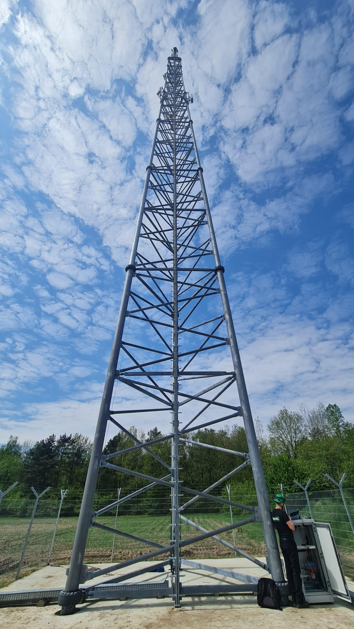 ETN Funkturm vor blauem Himmel